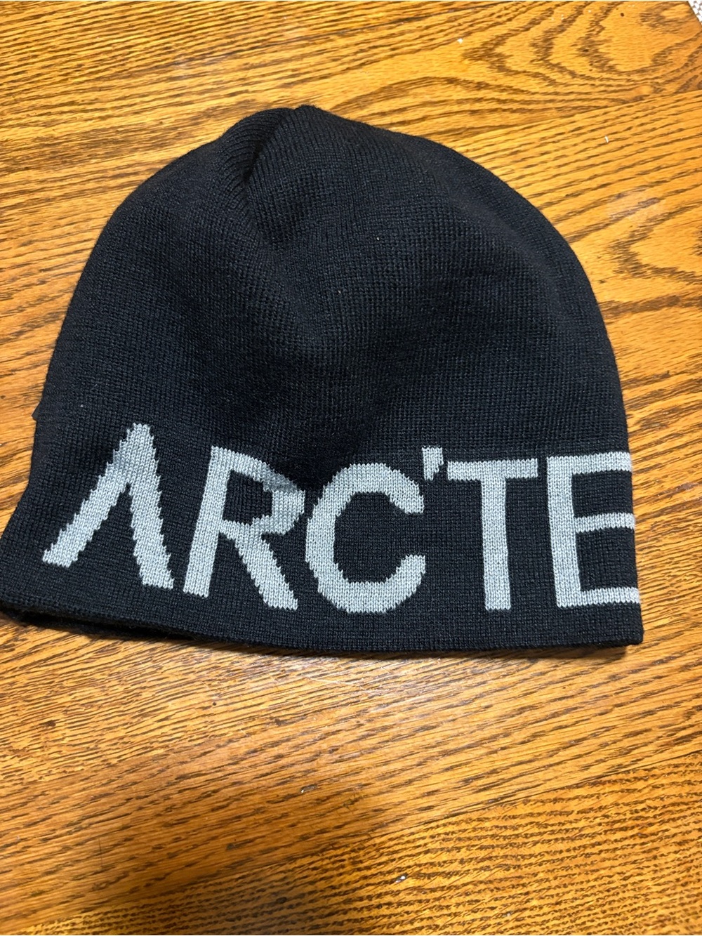 Arc'teryx Black Beanie with Large Logo Band